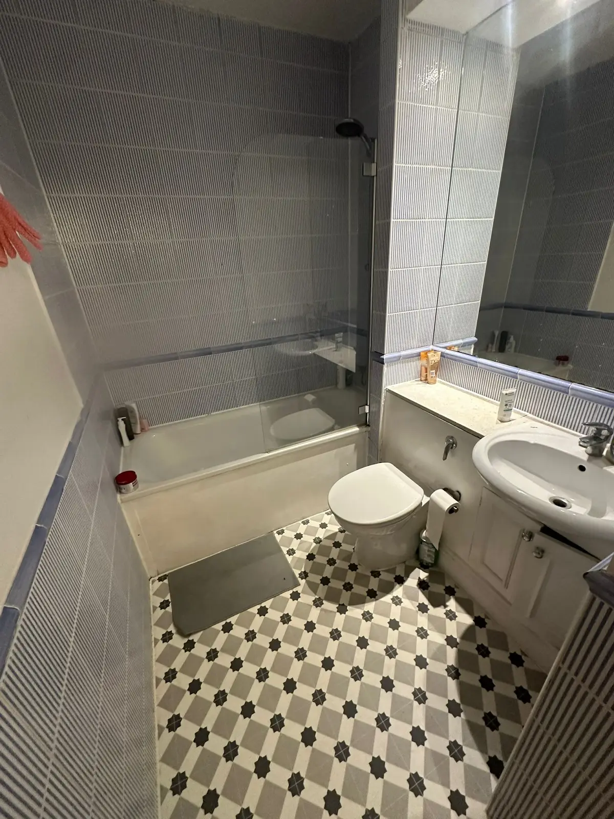 3 doubles rooms in Crossharbour